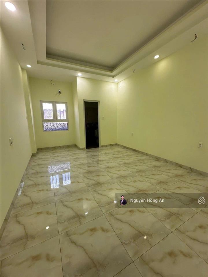 Hàng hiếm nhà 3 tầng kđt lê hồng phong 2 dt 64m2 sổ đỏ hoàn công, nội thất hiện đại, giá 7,75 tỷ
