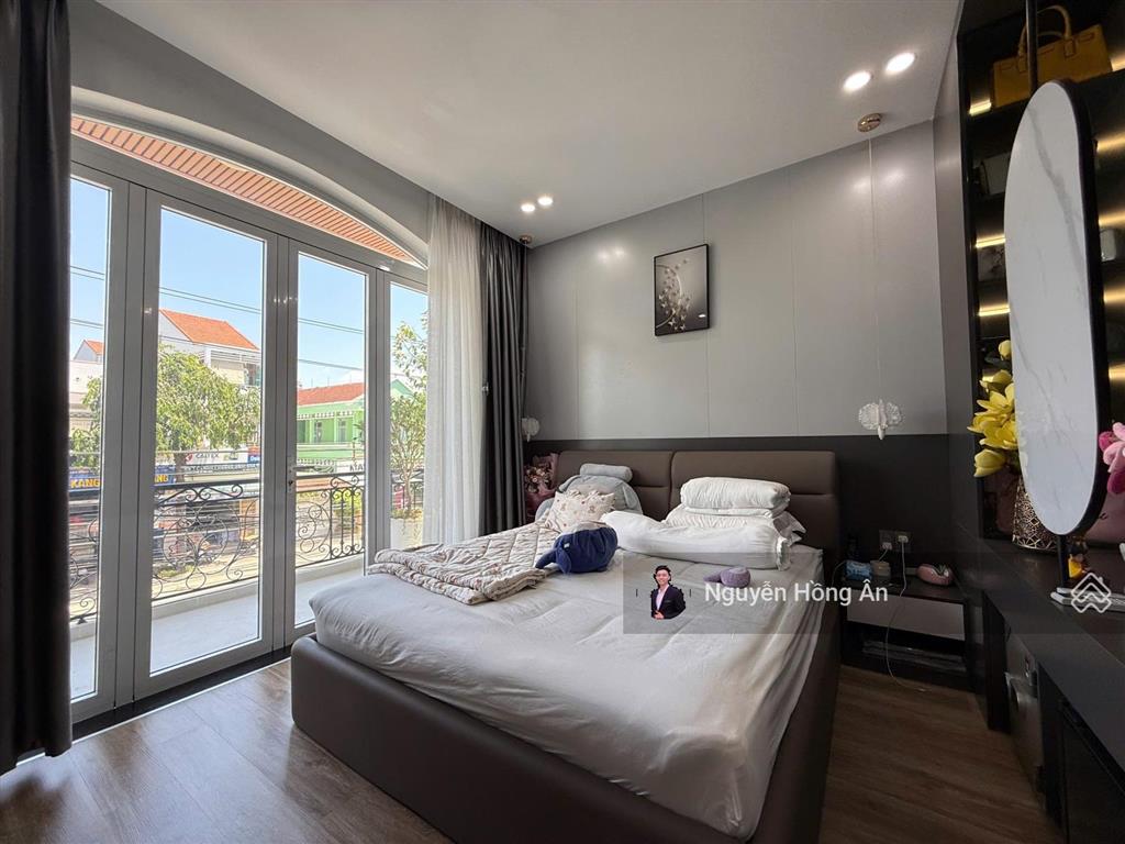 Bán nhà phố 4 tầng 2 mặt tiền trung tâm nha trang đẹp như villa, dòng tiền 30tr/tháng, chỉ 13,9 tỷ