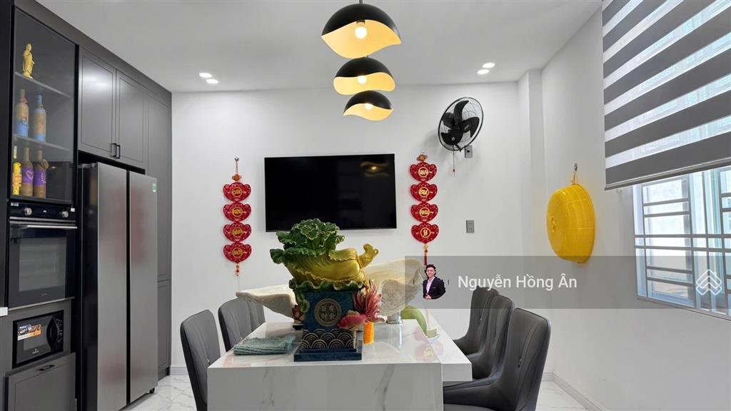 Bán nhà phố 4 tầng 2 mặt tiền trung tâm nha trang đẹp như villa, dòng tiền 30tr/tháng, chỉ 13,9 tỷ