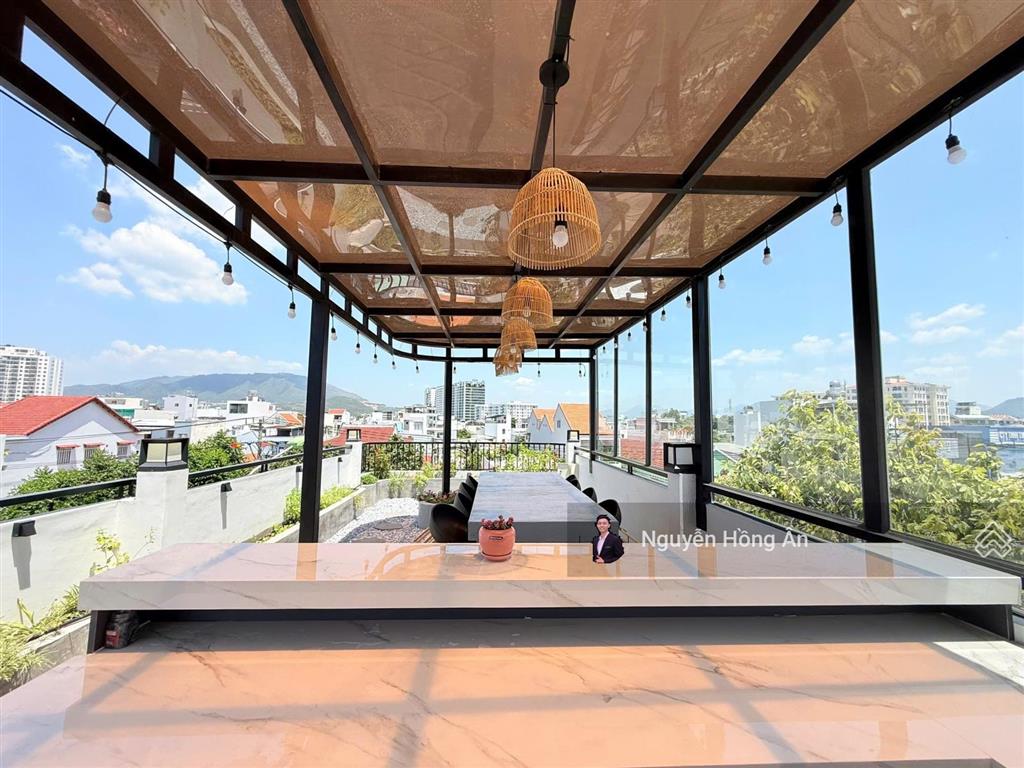 Bán nhà phố 4 tầng 2 mặt tiền trung tâm nha trang đẹp như villa, dòng tiền 30tr/tháng, chỉ 13,9 tỷ