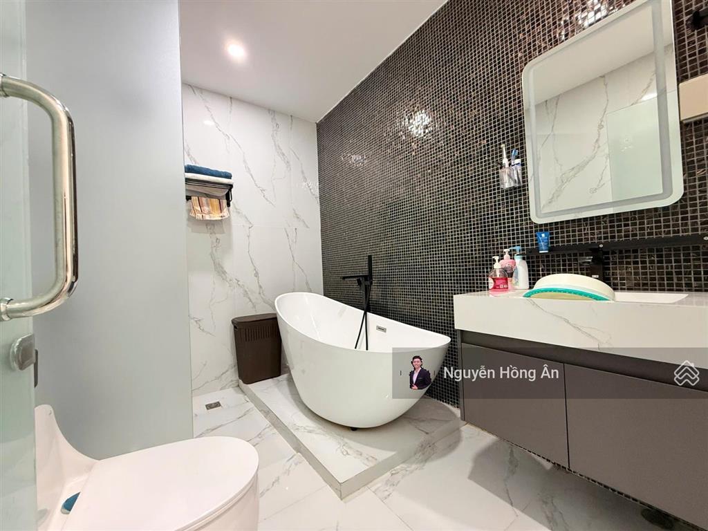 Bán nhà phố 4 tầng 2 mặt tiền trung tâm nha trang đẹp như villa, dòng tiền 30tr/tháng, chỉ 13,9 tỷ