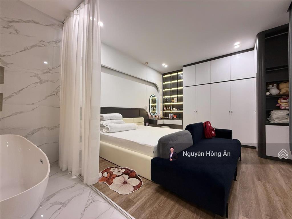 Bán nhà phố 4 tầng 2 mặt tiền trung tâm nha trang đẹp như villa, dòng tiền 30tr/tháng, chỉ 13,9 tỷ