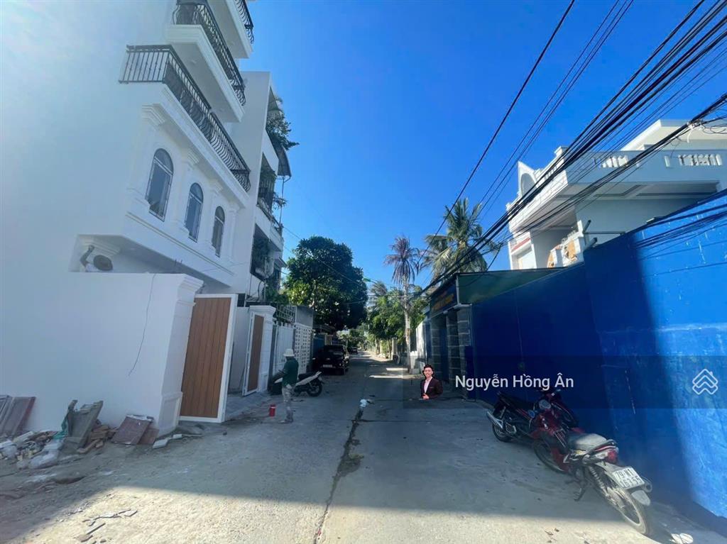 Bán nhanh lô đất đẹp cách biển vài chục mét tắm biển mỗi ngày, ngang 6,1m, đường ô tô 7m, chỉ 6,8tỷ
