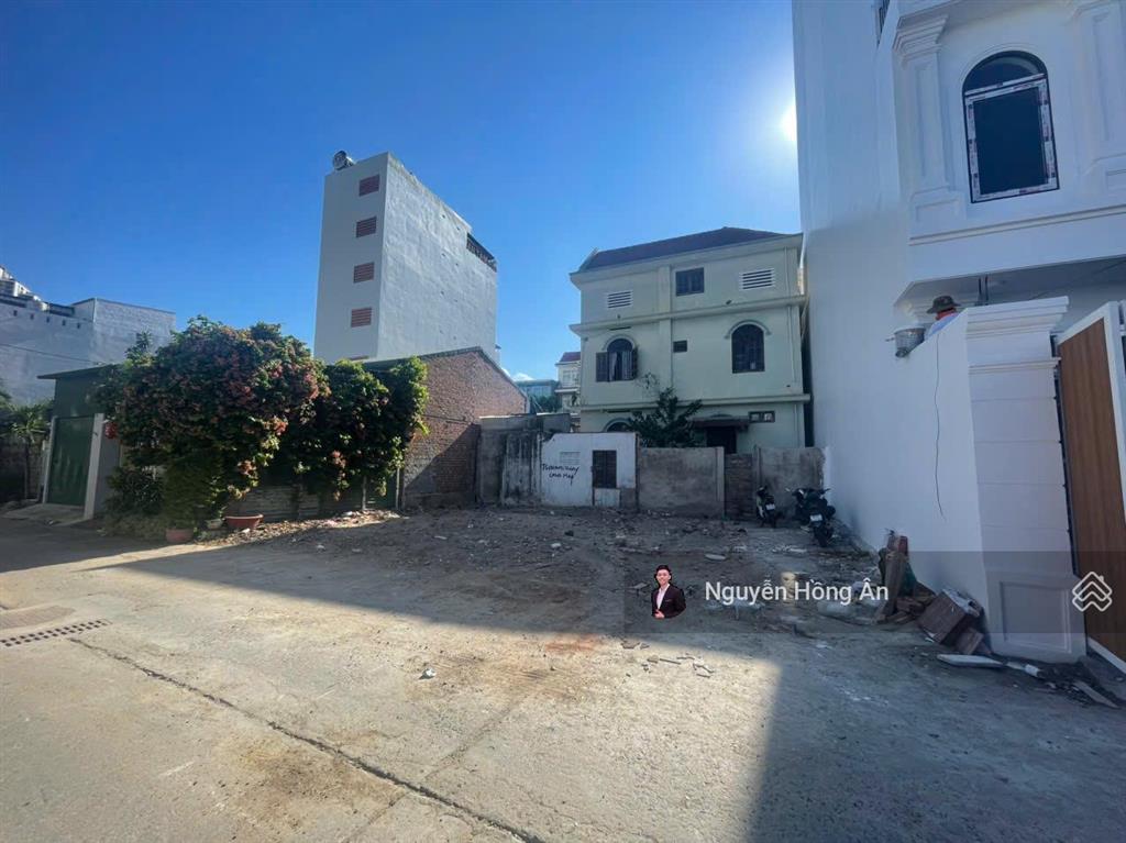 Bán nhanh lô đất đẹp cách biển vài chục mét tắm biển mỗi ngày, ngang 6,1m, đường ô tô 7m, chỉ 6,8tỷ