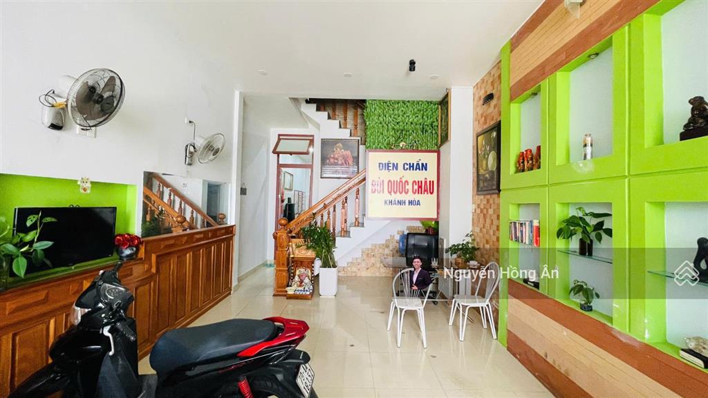 Bán nhà 3 tầng gần biển bắc nha trang dt 112m2, khu quân đội an ninh, sẵn dòng tiền 30tr/th, 12,8tỷ