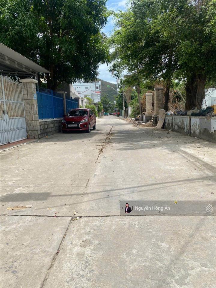 Bán nhà 4 tầng bắc nha trang cách biển 100m dt 50,4m2, có nội thất, tiện ích đầy đủ, 6,5 tỷ