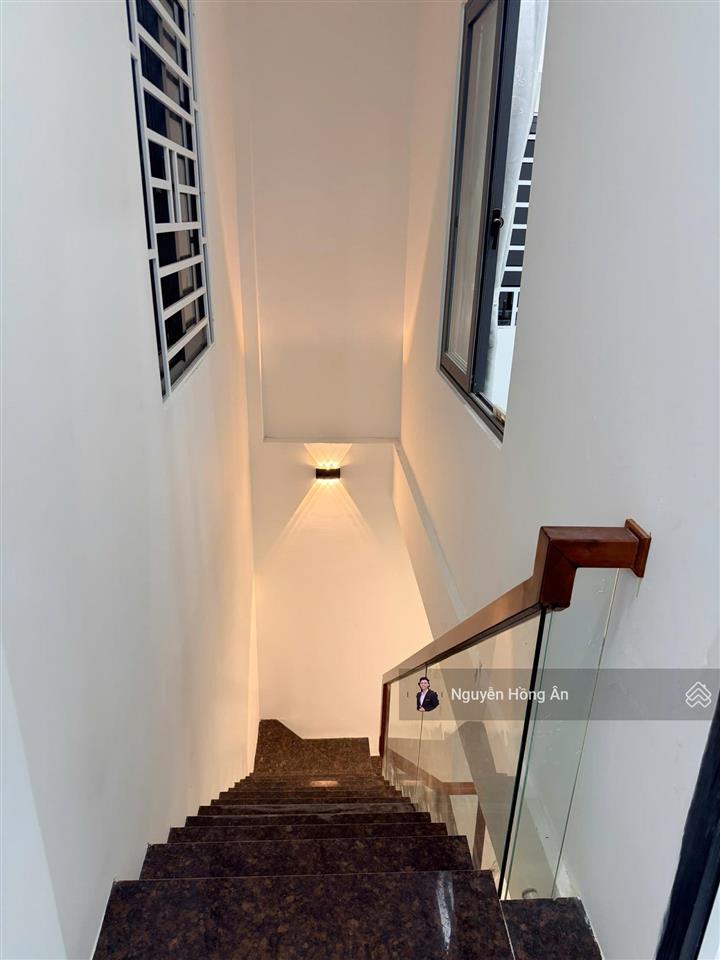 Bán nhà 2 tầng mặt tiền kinh doanh đường vạn hoà dt 87,4m2, gần chợ đầm, gần biển, giá 8,8 tỷ có tl
