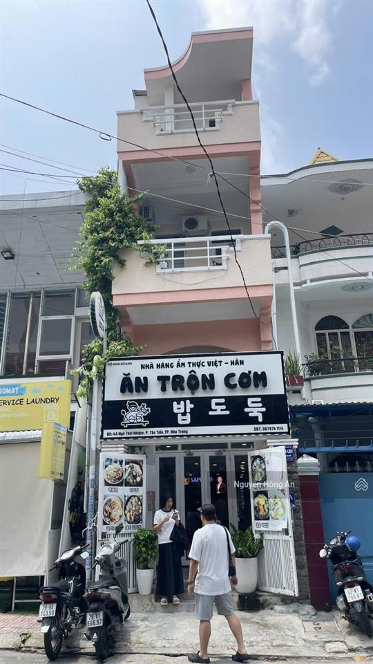 Bán nhà 4t mặt tiền ngô thời nhiệm phố tây nha trang, cách biển 500m, kinh doanh sầm uất, 15,9 tỷ