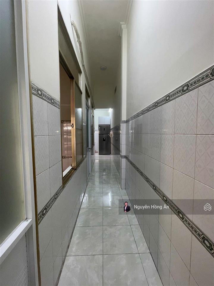 Bán nhà cấp 4 mới đường hoàn kiếm dt 61,2m2, đường ô tô 7m, kdc đông đúc, gần chợ, giá 7,8 tỷ tl
