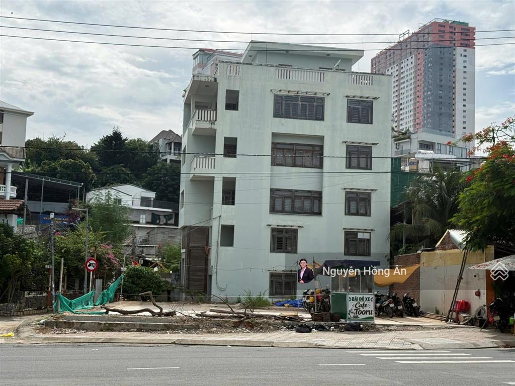 Bán đất góc 2 mặt tiền phạm văn đồng view trực diện biển, nhìn thẳng ra hòn chồng, giá 350 triệu/m2