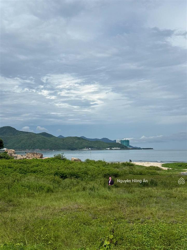 Bán đất góc 2 mặt tiền phạm văn đồng view trực diện biển, nhìn thẳng ra hòn chồng, giá 350 triệu/m2
