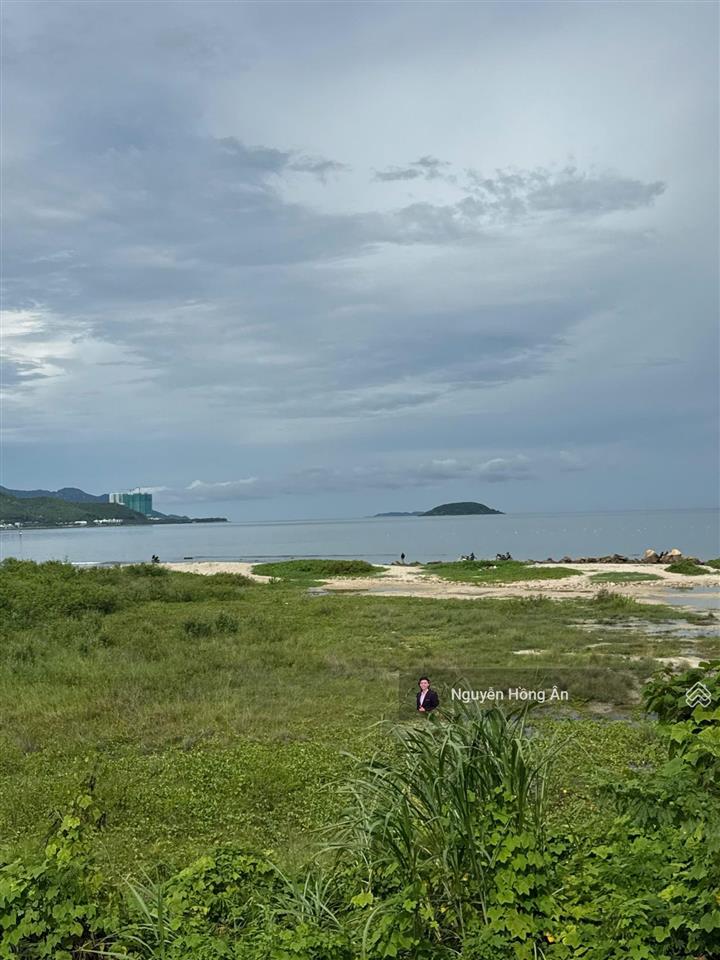 Bán đất góc 2 mặt tiền phạm văn đồng view trực diện biển, nhìn thẳng ra hòn chồng, giá 350 triệu/m2