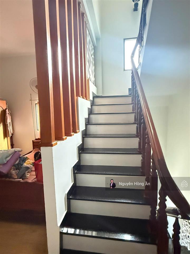 Bán nhà 3 tầng mặt tiền quảng đức cách biển hòn chồng 850m, đối diện trường sĩ quan, giá 9 tỷ có tl