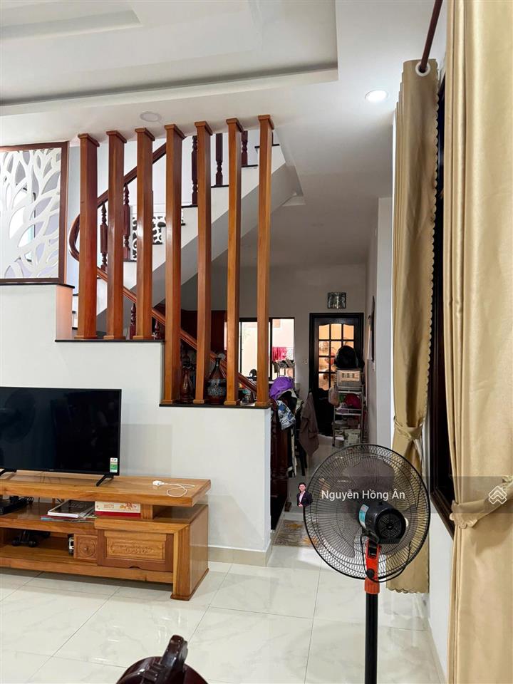 Bán nhà 3 tầng mặt tiền quảng đức cách biển hòn chồng 850m, đối diện trường sĩ quan, giá 9 tỷ có tl