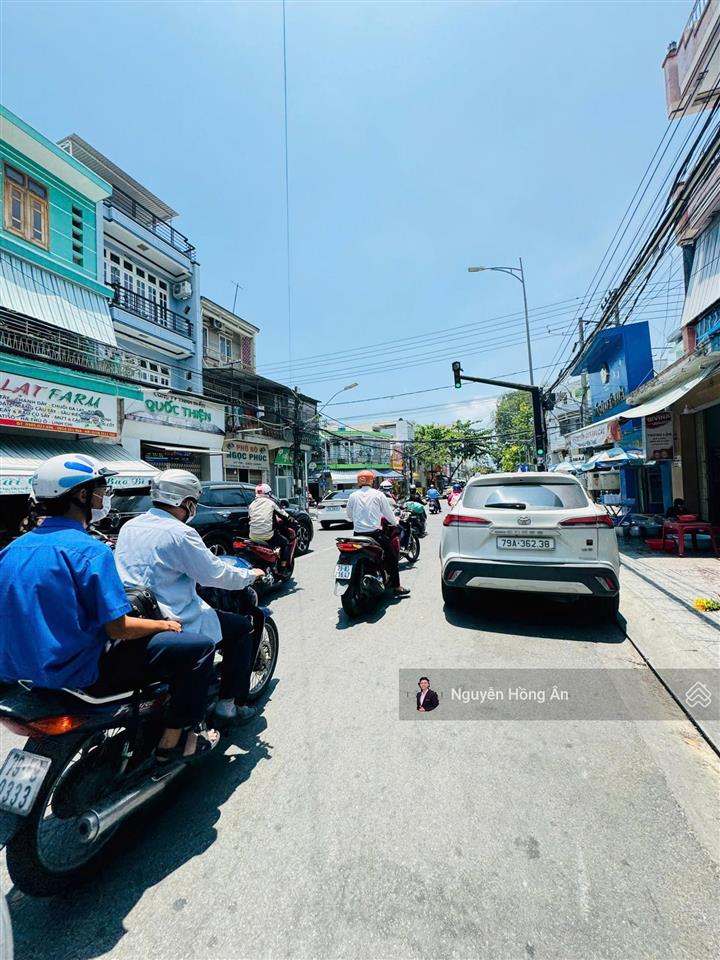 Bán nhà mặt tiền đường nguyễn trãi dt 156m2 ngang 6,2m, đang cho thuê 15tr/tháng, giá 25 tỷ