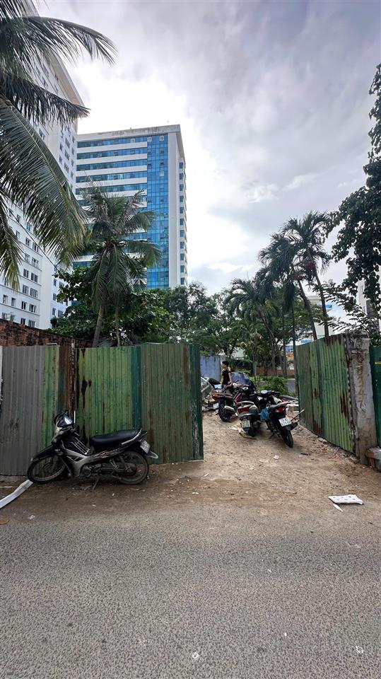 Bán nhanh lô đất dt 246m2 vuông vức, mặt tiền gần 8m, cách biển hòn chồng 100m, full odt, 200tr/m2