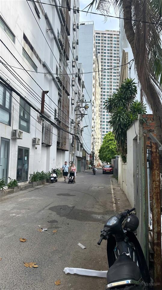 Bán nhanh lô đất dt 246m2 vuông vức, mặt tiền gần 8m, cách biển hòn chồng 100m, full odt, 200tr/m2