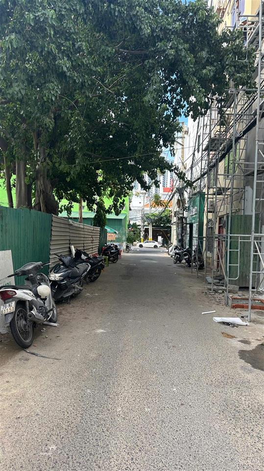Bán nhanh lô đất dt 246m2 vuông vức, mặt tiền gần 8m, cách biển hòn chồng 100m, full odt, 200tr/m2