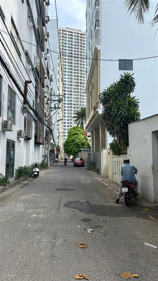 Bán nhanh lô đất dt 246m2 vuông vức, mặt tiền gần 8m, cách biển hòn chồng 100m, full odt, 200tr/m2