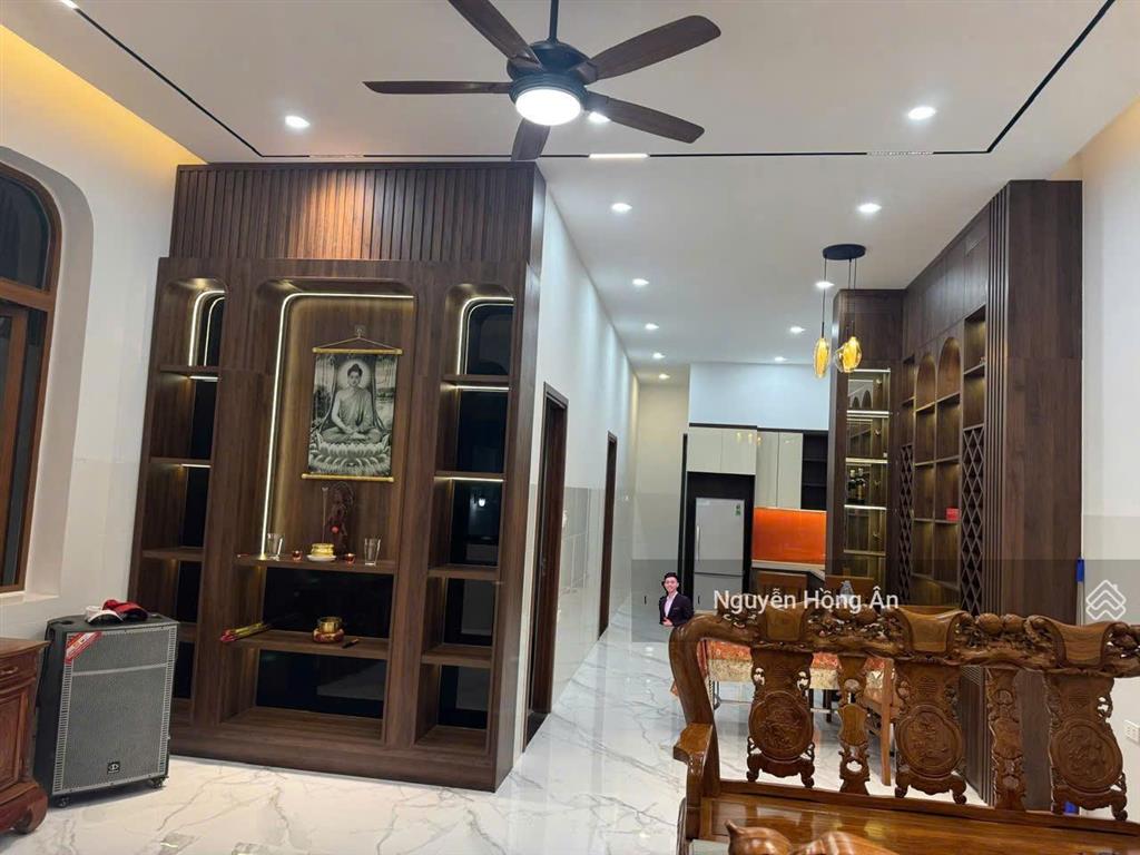 Bán nhà mái thái mặt tiền đường nguyễn chích dt 137,6m2, gần biển, dòng tiền thuê 15tr/th, 11,5 tỷ
