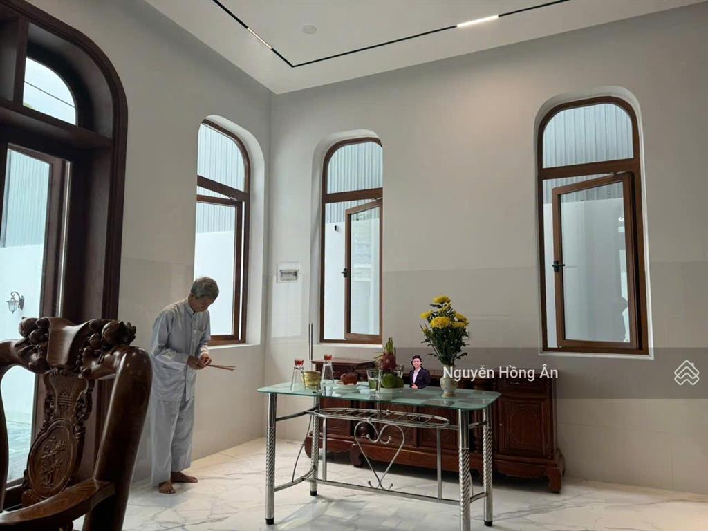 Bán nhà mái thái mặt tiền đường nguyễn chích dt 137,6m2, gần biển, dòng tiền thuê 15tr/th, 11,5 tỷ