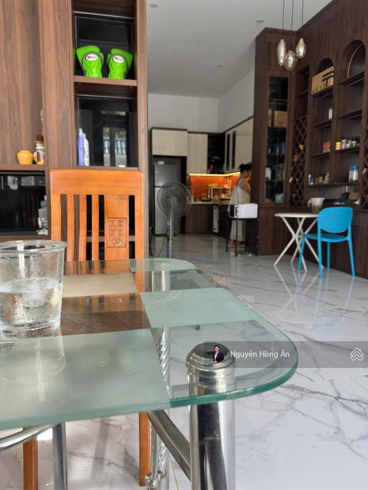 Bán nhà mái thái mặt tiền đường nguyễn chích dt 137,6m2, gần biển, dòng tiền thuê 15tr/th, 11,5 tỷ