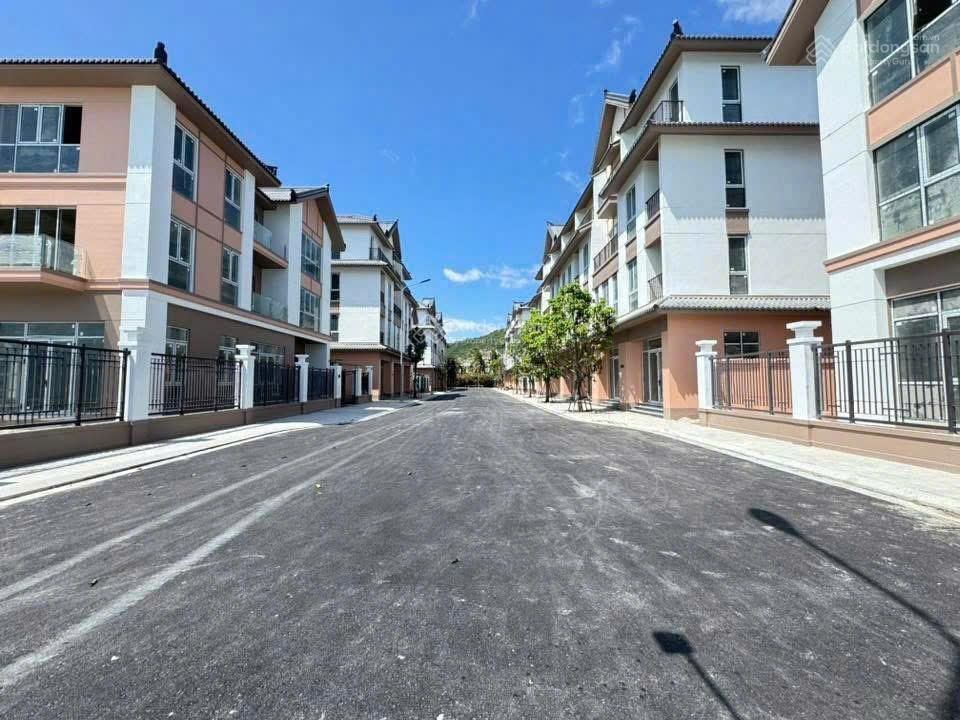 Bán nhanh căn 3 tầng phân khu ngọc trai gần biển vinhomes pearl bay, dt 63m2, đã bàn giao, 13,4 tỷ
