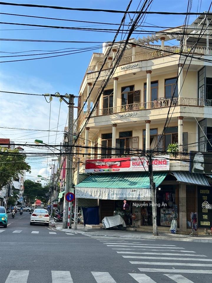Bán đất tặng nhà 3 tầng lô góc ngô gia tự và bạch đằng  có dòng tiền thuê 9tr/tháng  270tr/m2 tl
