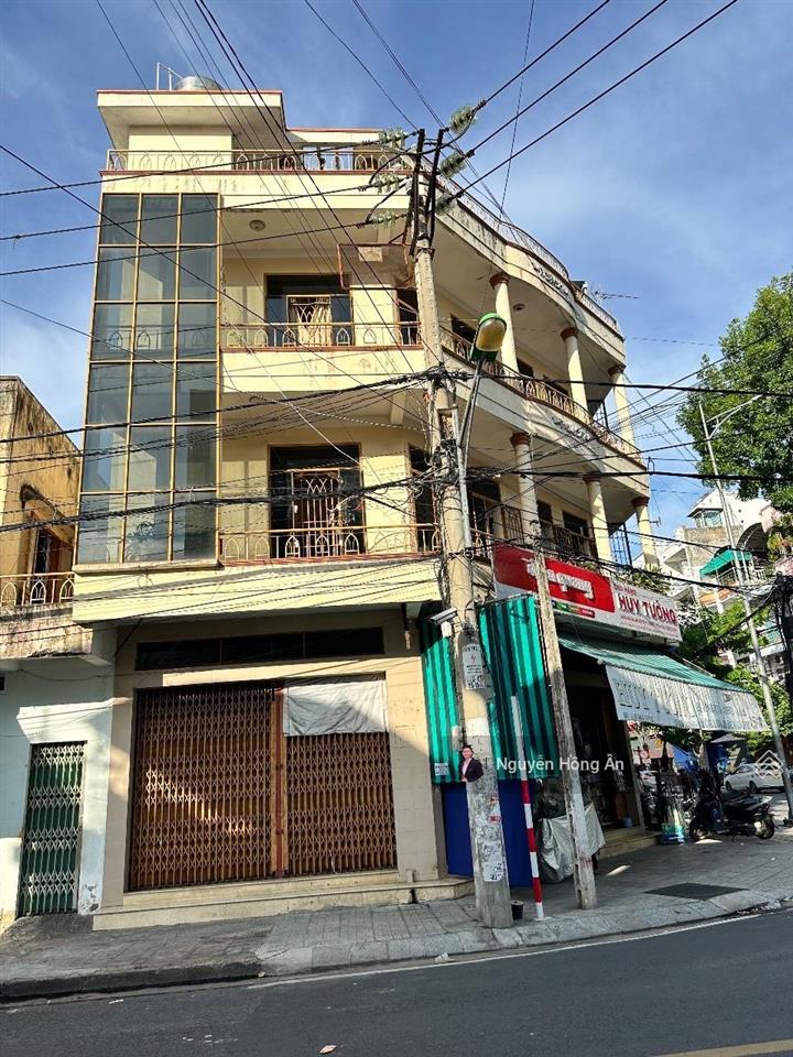 Bán đất tặng nhà 3 tầng lô góc ngô gia tự và bạch đằng  có dòng tiền thuê 9tr/tháng  270tr/m2 tl