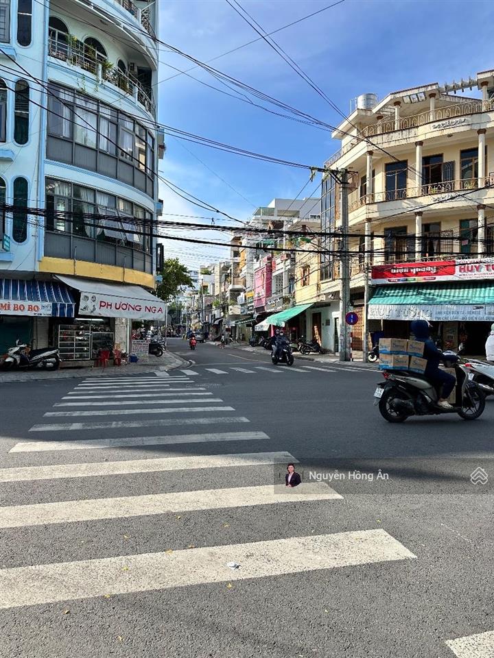 Bán đất tặng nhà 3 tầng lô góc ngô gia tự và bạch đằng  có dòng tiền thuê 9tr/tháng  270tr/m2 tl