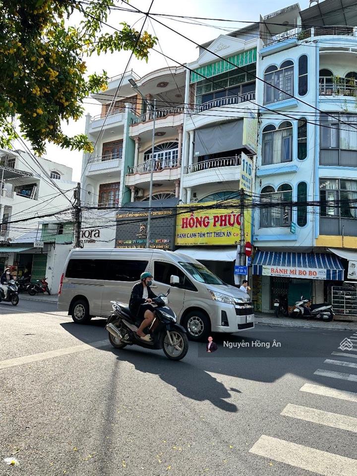 Bán đất tặng nhà 3 tầng lô góc ngô gia tự và bạch đằng  có dòng tiền thuê 9tr/tháng  270tr/m2 tl