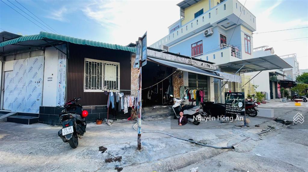 Bán căn nhà ngay ngã 4 vị trí siêu đẹp mặt tiền đường lớn lý thái tổ, dt 139,2m2, gần biển, 14,5 tỷ