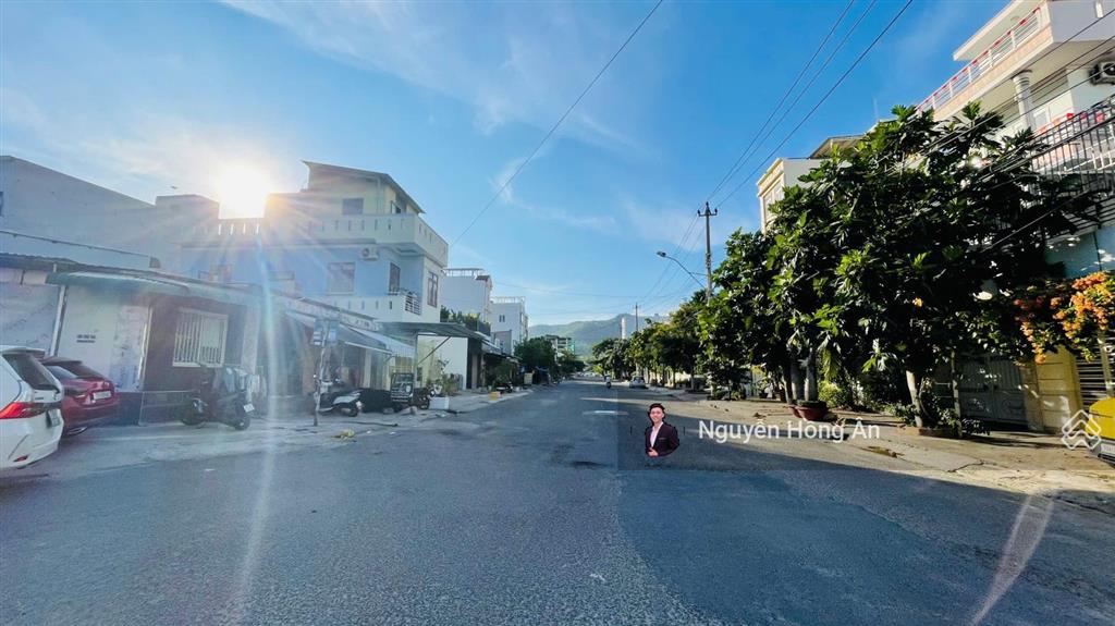 Bán căn nhà ngay ngã 4 vị trí siêu đẹp mặt tiền đường lớn lý thái tổ, dt 139,2m2, gần biển, 14,5 tỷ