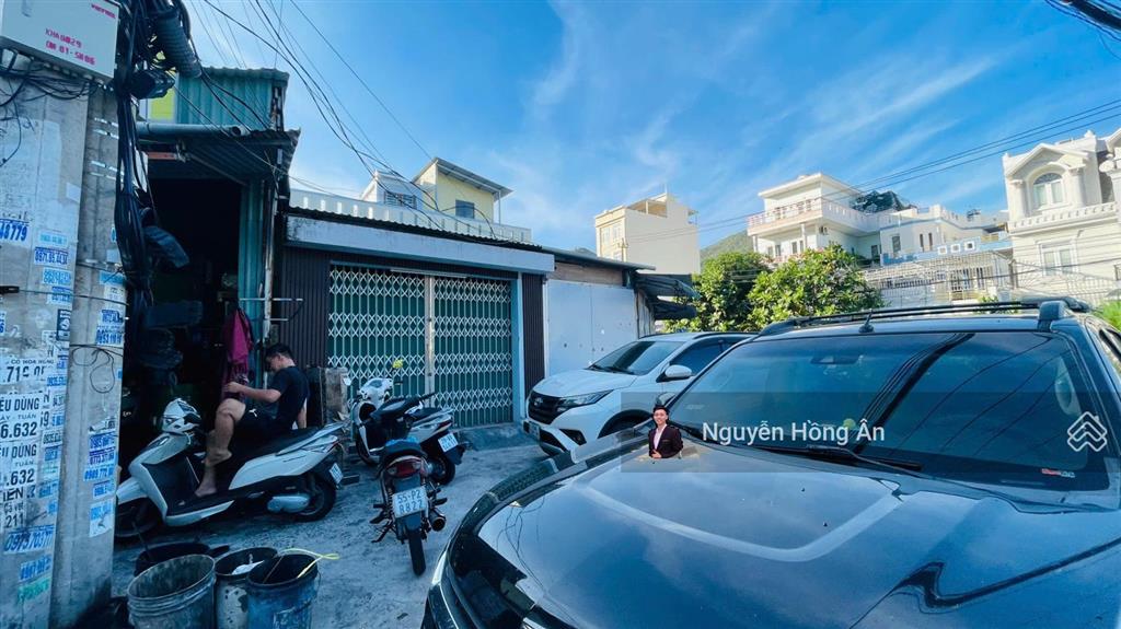 Bán căn nhà ngay ngã 4 vị trí siêu đẹp mặt tiền đường lớn lý thái tổ, dt 139,2m2, gần biển, 14,5 tỷ