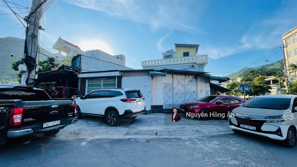 Bán căn nhà ngay ngã 4 vị trí siêu đẹp mặt tiền đường lớn lý thái tổ, dt 139,2m2, gần biển, 14,5 tỷ