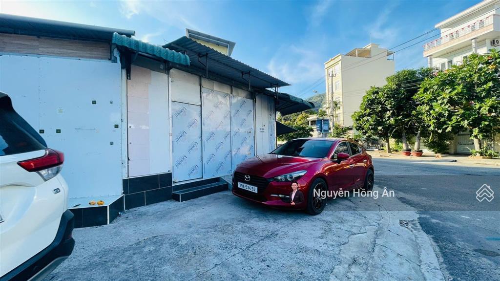 Bán căn nhà ngay ngã 4 vị trí siêu đẹp mặt tiền đường lớn lý thái tổ, dt 139,2m2, gần biển, 14,5 tỷ