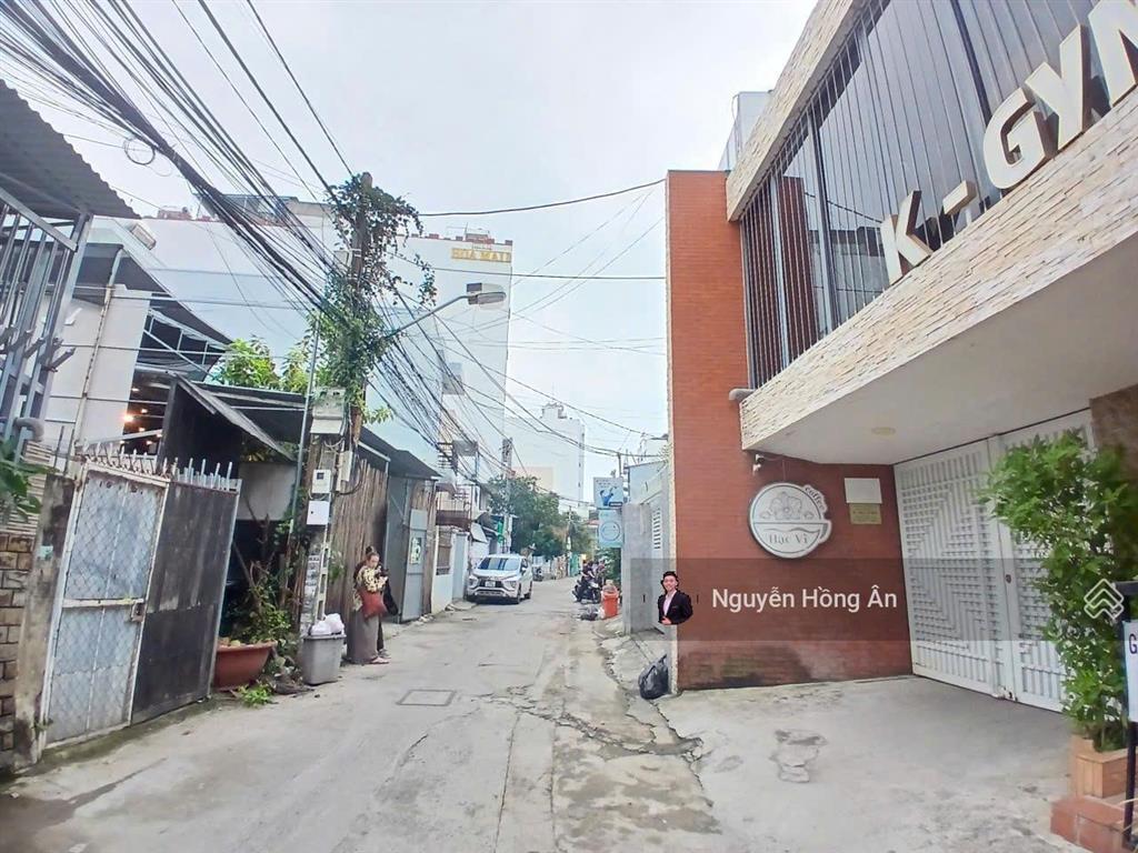 Bán lô đất tặng nhà 2 tầng mặt tiền đường sao biển dt 117,6m2, cách biển 300m, sẵn sổ, 11,5 tỷ