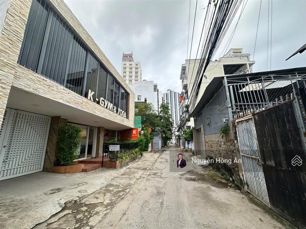 Bán lô đất tặng nhà 2 tầng mặt tiền đường sao biển dt 117,6m2, cách biển 300m, sẵn sổ, 11,5 tỷ
