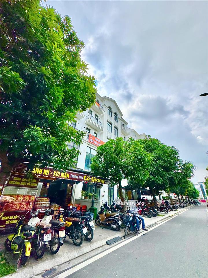 Sản phẩm giá hời! bán shophouse view đẹp, căn góc ngã tư đắc địa tại the manhattan, vin quận 9, hcm