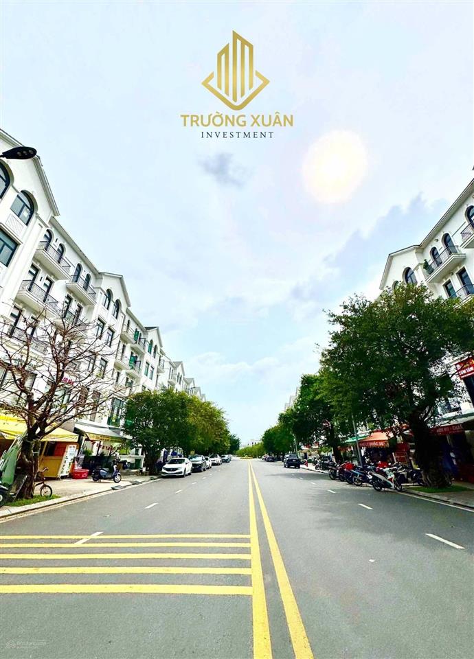 Sản phẩm giá hời! bán shophouse view đẹp, căn góc ngã tư đắc địa tại the manhattan, vin quận 9, hcm