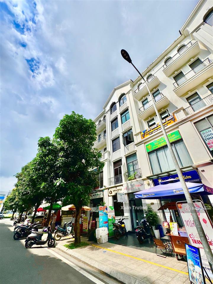 Sản phẩm giá hời! bán shophouse view đẹp, căn góc ngã tư đắc địa tại the manhattan, vin quận 9, hcm