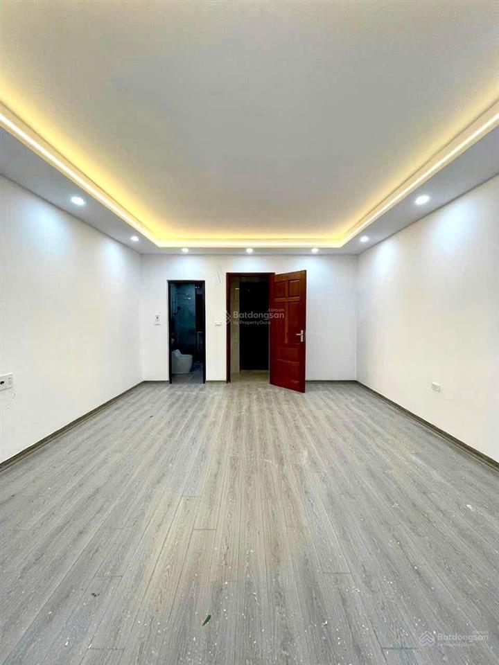Hot  bán gấp nhà phố hoa lư, 5 tầng thang máy, gần phố, 50m ra công viên