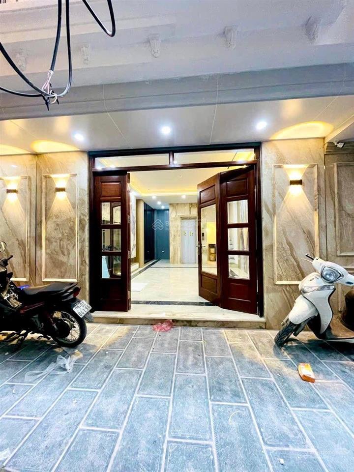 Hot  bán gấp nhà phố hoa lư, 5 tầng thang máy, gần phố, 50m ra công viên