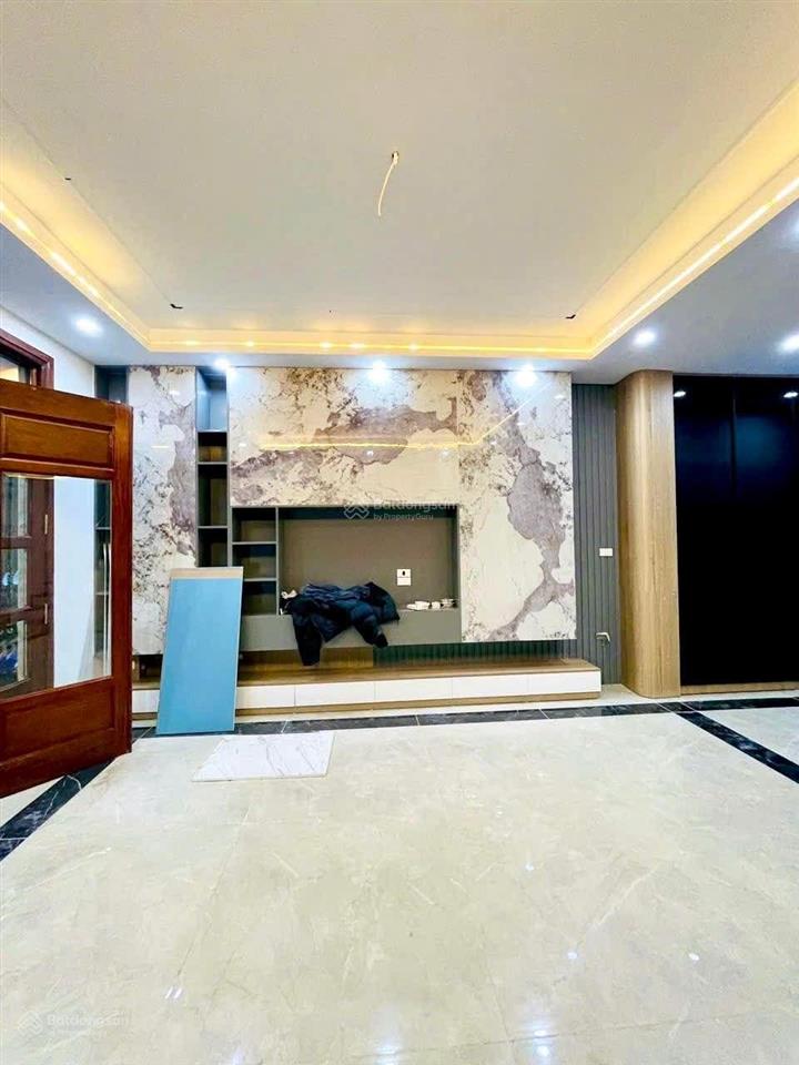 Hot  bán gấp nhà phố hoa lư, 5 tầng thang máy, gần phố, 50m ra công viên