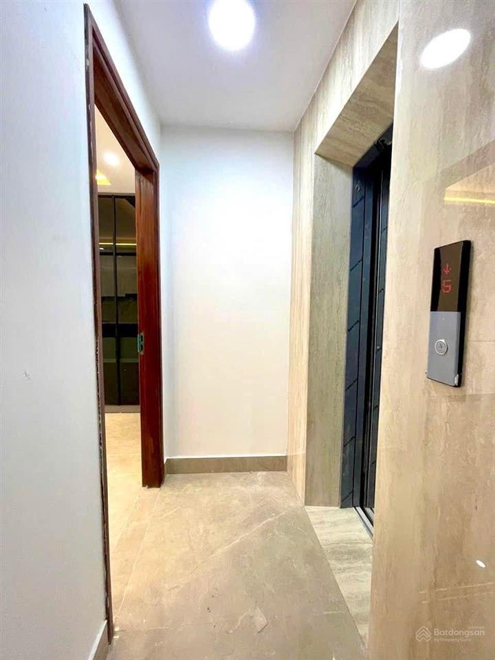 Hot  bán gấp nhà phố hoa lư, 5 tầng thang máy, gần phố, 50m ra công viên