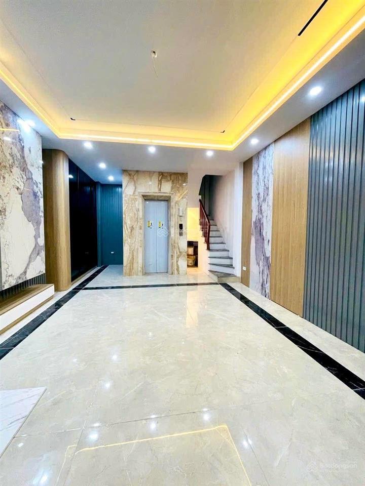 Hot  bán gấp nhà phố hoa lư, 5 tầng thang máy, gần phố, 50m ra công viên