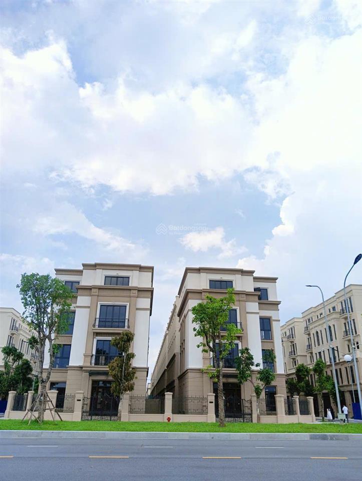 Cần bán căn góc tn10x đối diện 2 tòa chung cư mtr cao cấp vinhomes cổ loa, giá 4x tỷ