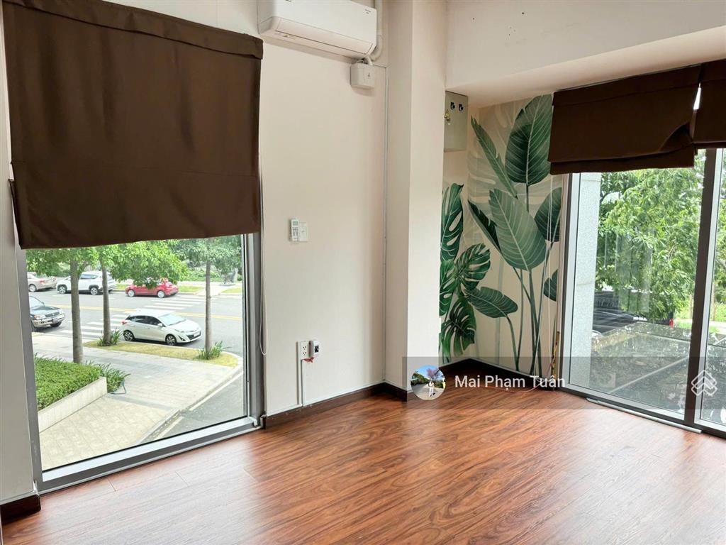 Cho thuê văn phòng khu đô thị sala 85m² căn góc  hoàn thiện máy lạnh, đèn điện chỉ 25 tr/tháng