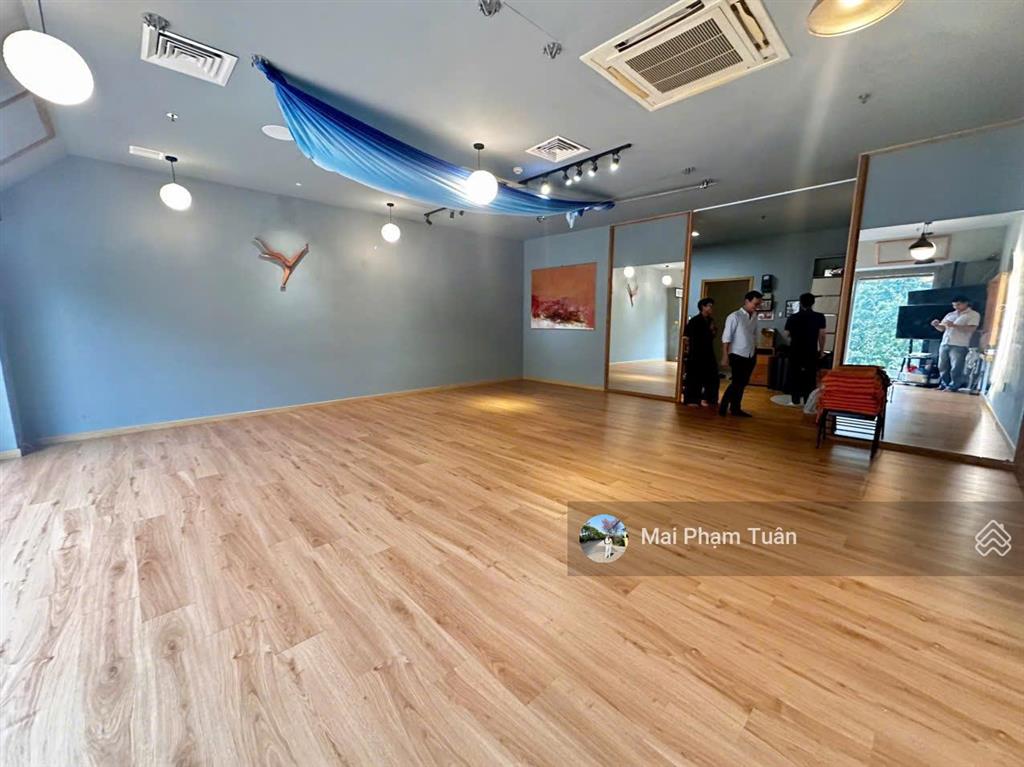 Cho thuê văn phòng sala 80m2 trống sẵn chỉ 25 triệu/tháng