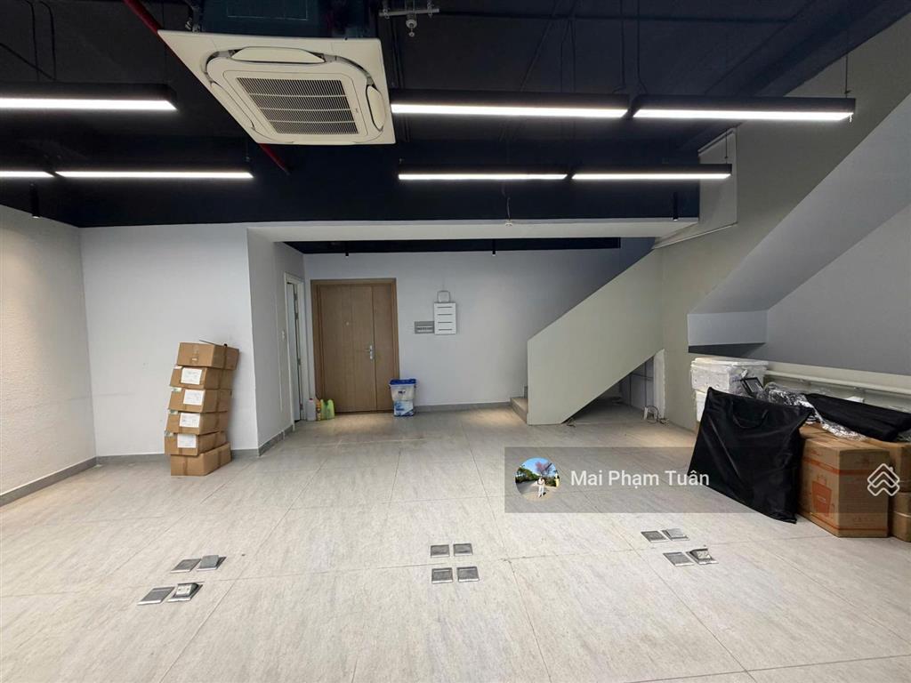 Cho thuê shophouse căn góc sala vị trí đẹp, trệt 2 lầu giá 100 triệu/tháng